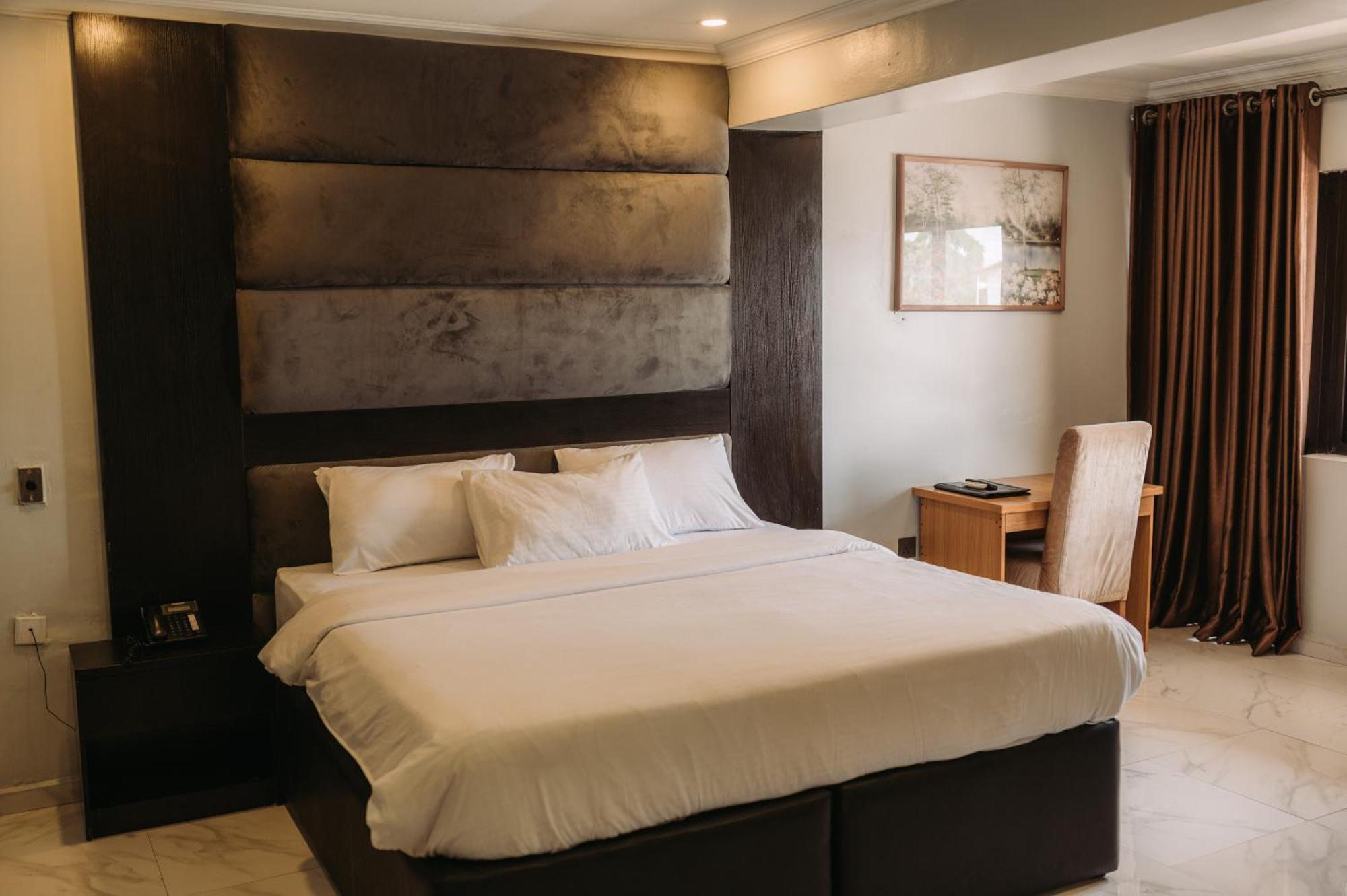 Peemos Hotel Warri Luaran gambar